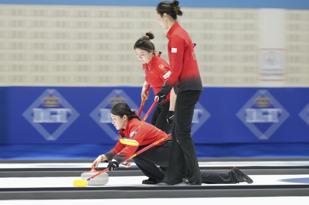 04年湖人集齐四大天王冲冠,为何总决赛会被平民活塞绅士横扫呢?.