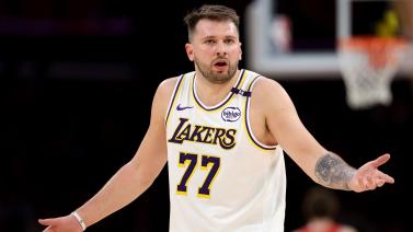 火箭胜爵士,申京33+10轻取爵士,稳居西部第二.